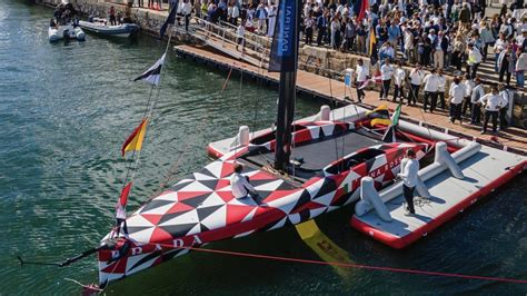 nuova imbarcazione prada|Luna Rossa cambia stile: la nuova barca a vela Prada .